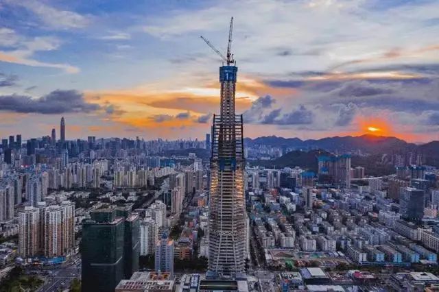 旭東圍擋廠家祝賀，深圳又一高樓388米 順利封頂 ！